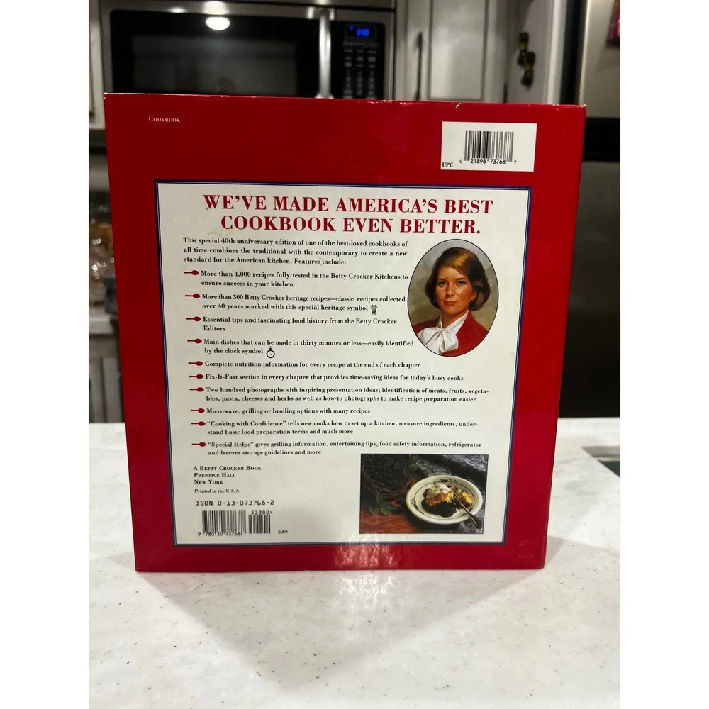 Betty Crocker's 40th Anniversary Edition Cookbook 1986 Ring Bound Binder Red